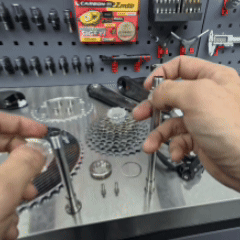 Incolor SSR Ultralight Thru Axle|Alumínio 38g / Titânio 32g|Hex Interno|Comprimento e Rosca Personalizados