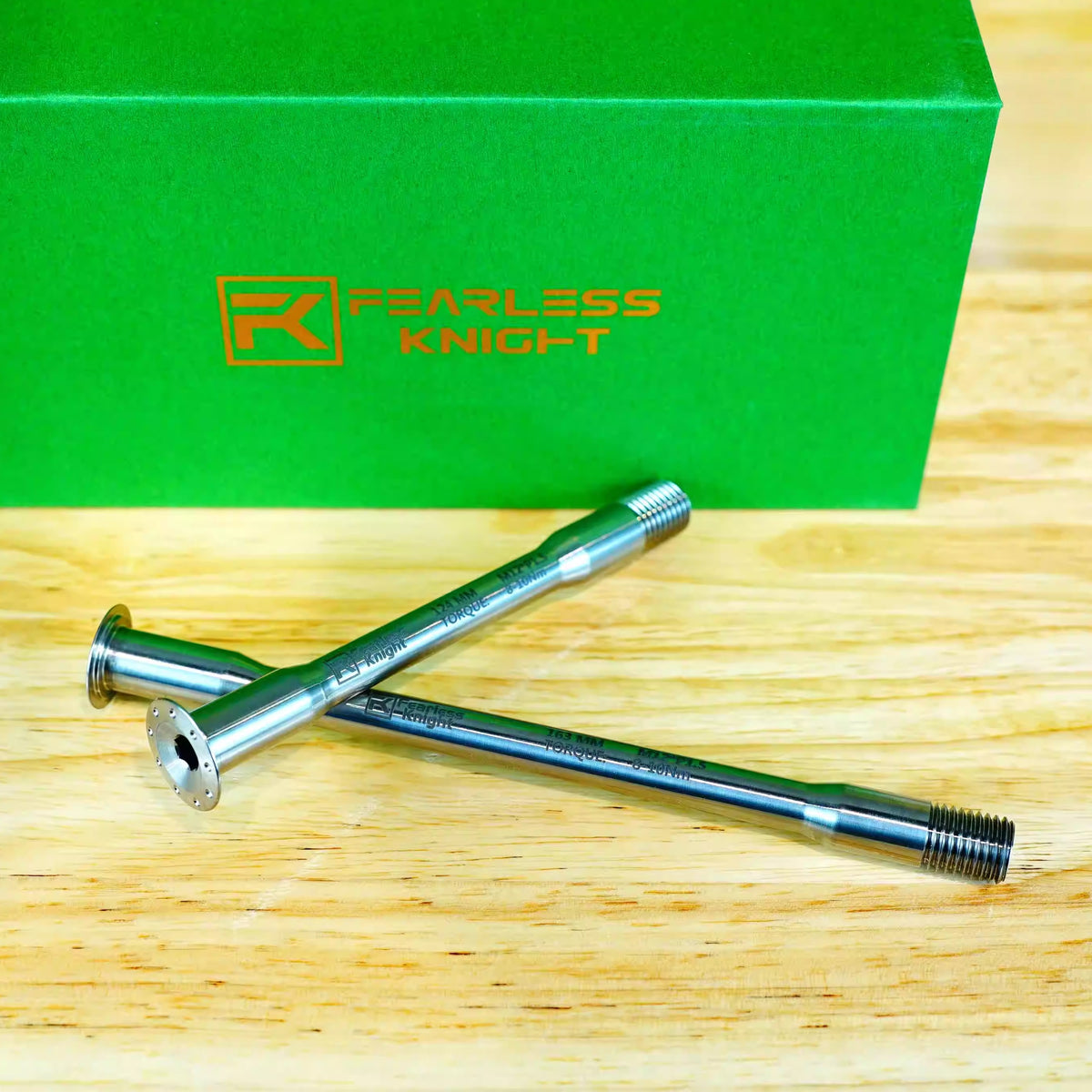 Eixo Passante Titanium Fearless Knight - Compatível com Bicicletas de Estrada Pinarello, Specialized, Colnago, Trek, Ridley