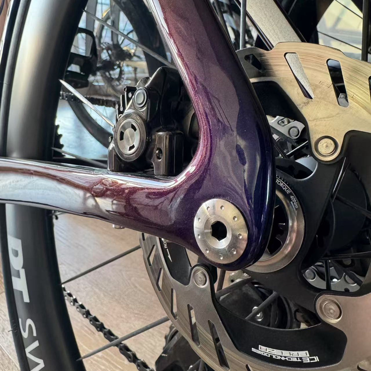 Eixo Passante Titanium Fearless Knight - Compatível com Bicicletas de Estrada Pinarello, Specialized, Colnago, Trek, Ridley