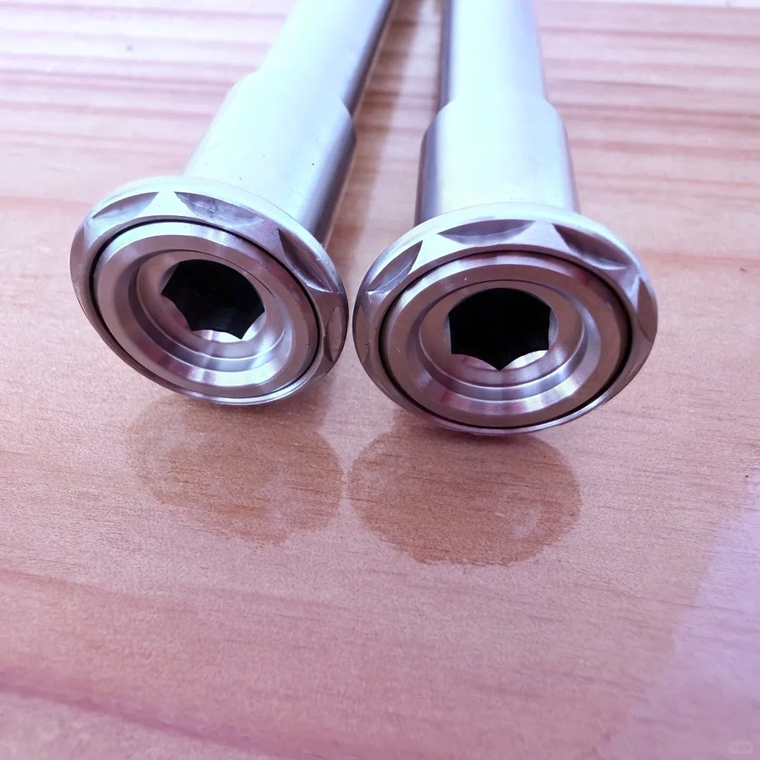 Incolor SSR Ultralight Thru Axle|Alumínio 38g / Titânio 32g|Hex Interno|Comprimento e Rosca Personalizados