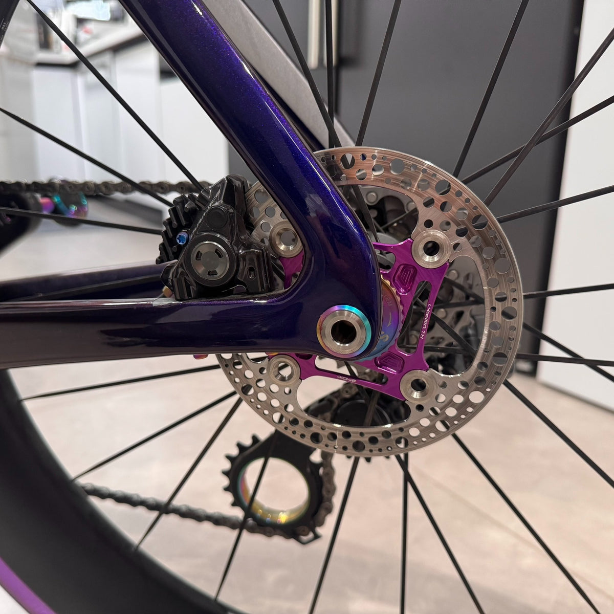 Eixo Passante de Titânio para Cervélo S5 – Versão 2023–2025 / Nova Versão 2026 | TC4 CNC, Polido Espelhado, Cores Personalizadas