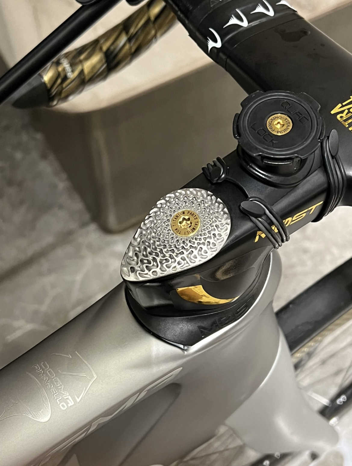 Tappo attacco manubrio in titanio stampato in 3D, adatto per manubri da bici Pinarello Most da strada integrati, 1 pz.