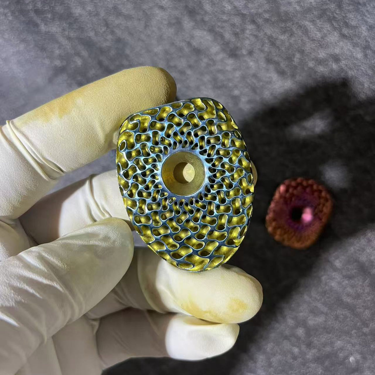 비전 메트론 6D용 맞춤형 3D 티타늄 스템 캡 – 수작업 마감 아트 디자인