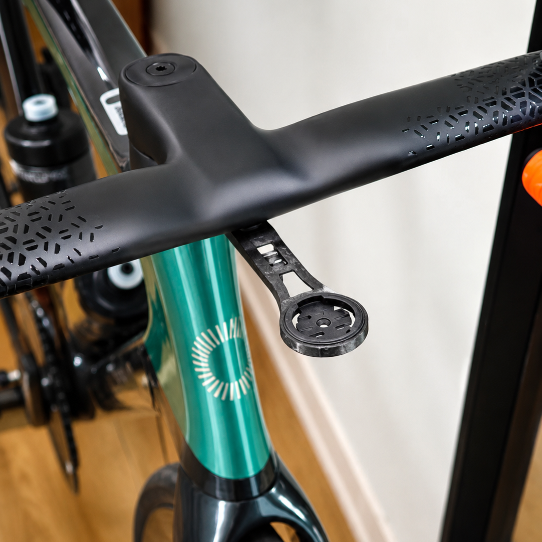 Tavelo Rise 통합 콕핏용 카본 컴퓨터 마운트 | Garmin Wahoo