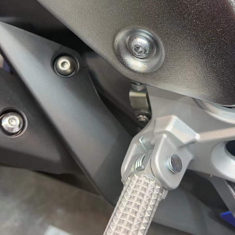 Le viti in lega di titanio A3 di S-parts sono adatte per le viti di assorbimento degli urti della motocicletta Yamaha R3 