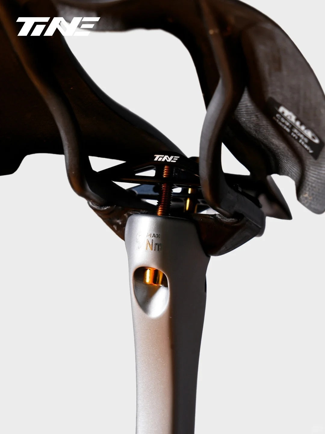 TiNE Ultralight Seat Clamp Kit for Pinarello F-Series / 2025 Models 22.1g – Carbon Base + Titanium Bolts