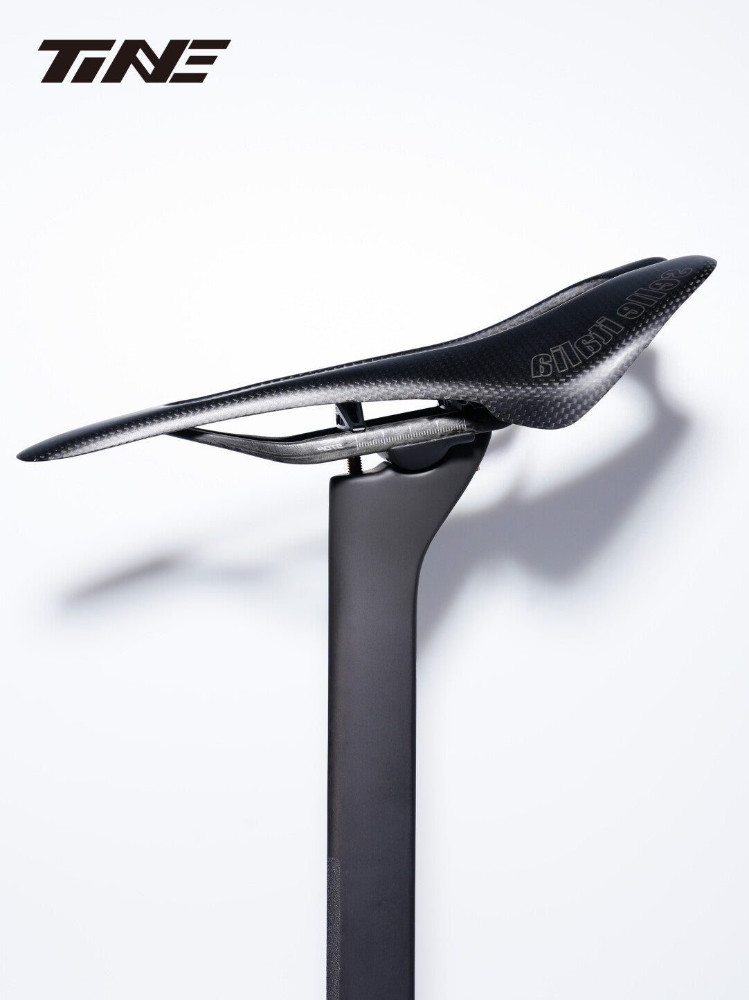 Collier de selle et système de réglage ultra-léger TiNE 6,8 g | Compatible avec tiges de selle Specialized SL9/SL8 Aethos, Colnago et DARIMO | Précision en titane CNC